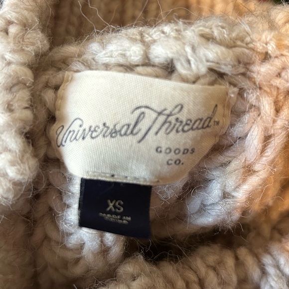 Universal Thread chunky oatmeal knit sweater with mock turtleneck, size XS‎ - Picture 7 of 7